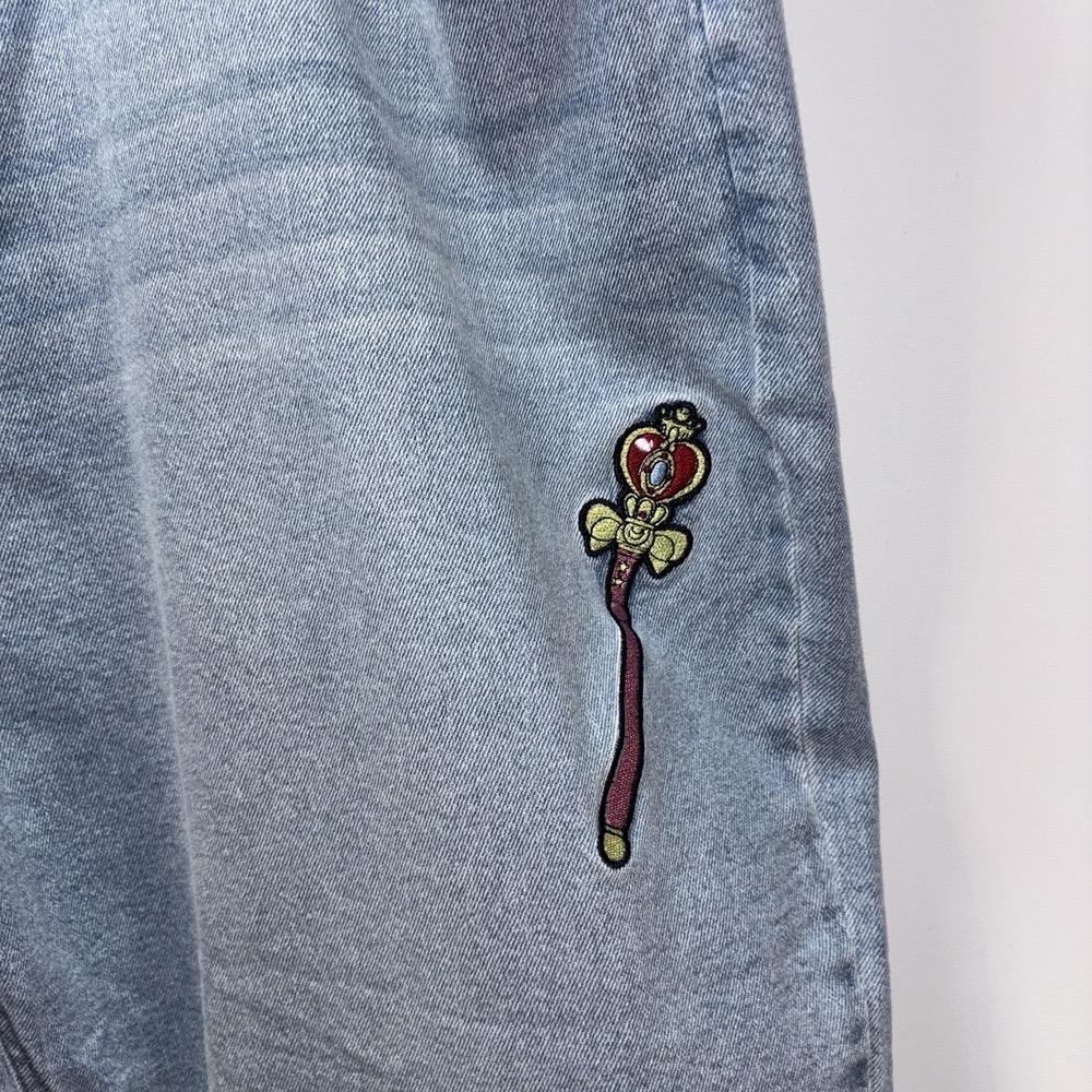 Sailor Moon Hot Topic Exclusive Embroidered Mom Jeans Size 24 Light Wash Anime - Picture 5 of 12